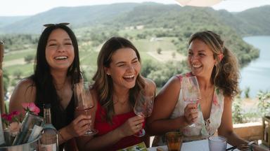 Moderne Weinproben an der Mosel: Die Erfolgsgeschichte von Aline und Josefine Knodt