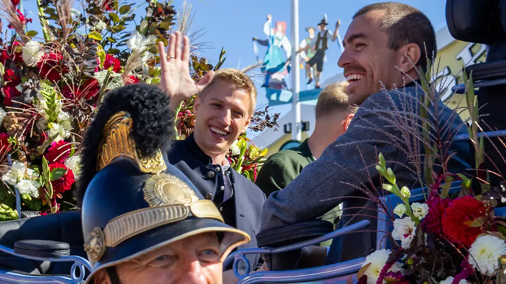 Münchens OB verlässt Oktoberfest-Umzug wegen Kreislaufproblemen