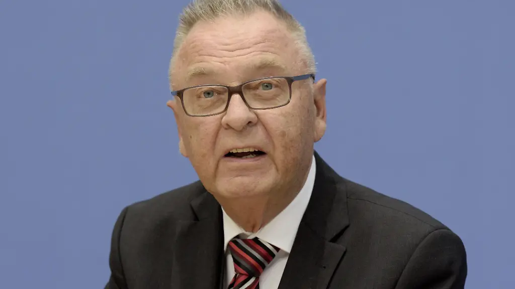 Ex-Präsident des Bundesverfassungsgerichts fordert Ende der Debatte um AfD-Verbot
