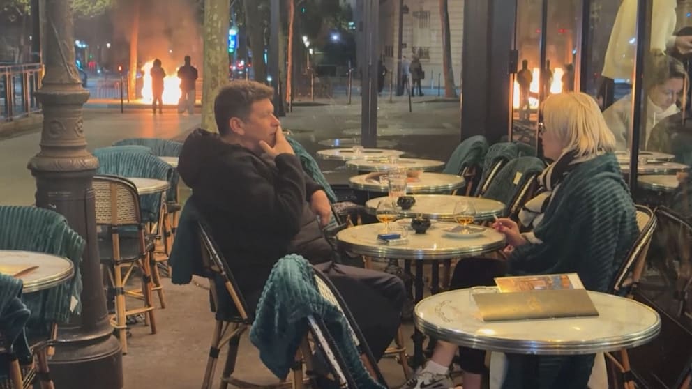 Krawalle am Triumphbogen: Bistro-Szene sorgt für Aufsehen