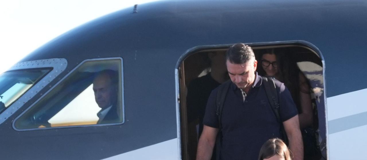Flávio Bolsonaro erklärt sich aus den USA zum Wahlsieger