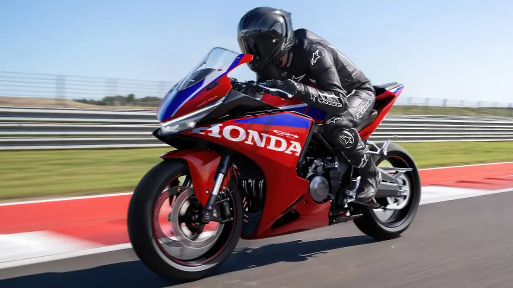 Honda präsentiert CBR 500 R Four bei der EICMA