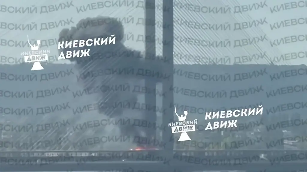 Russische Drohne trifft erneut Südbrücke in Kiew