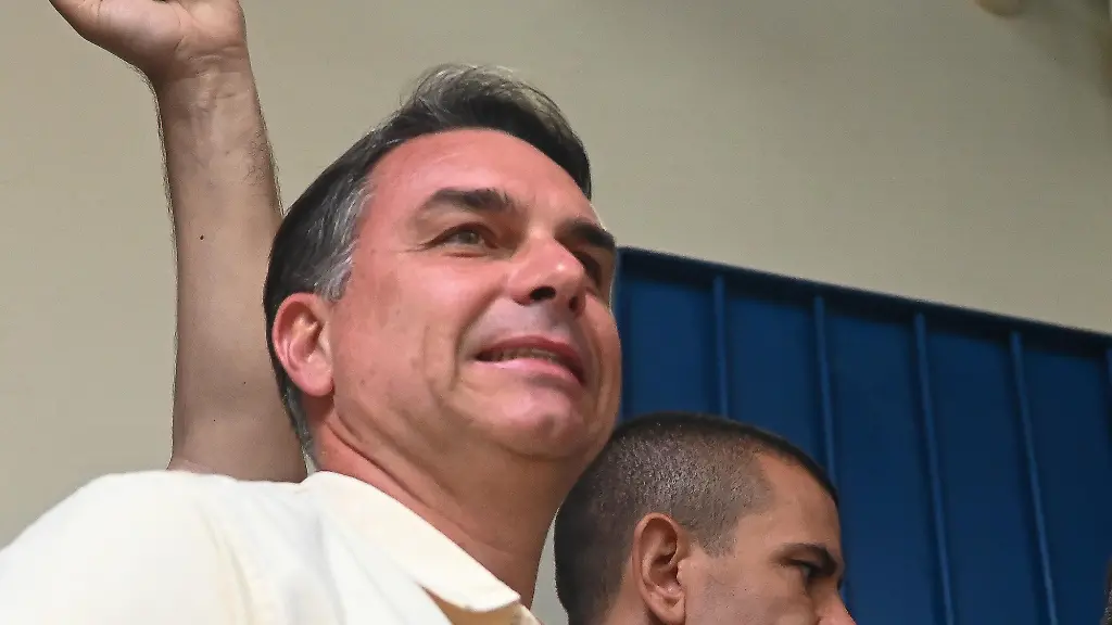 Flávio Bolsonaro und Lula treten in Stichwahl an