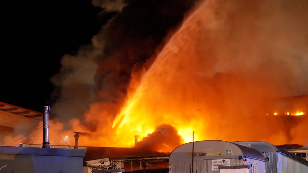 Gasflaschen-Explosionen in NRW: Gefährlicher Einsatz der Feuerwehr