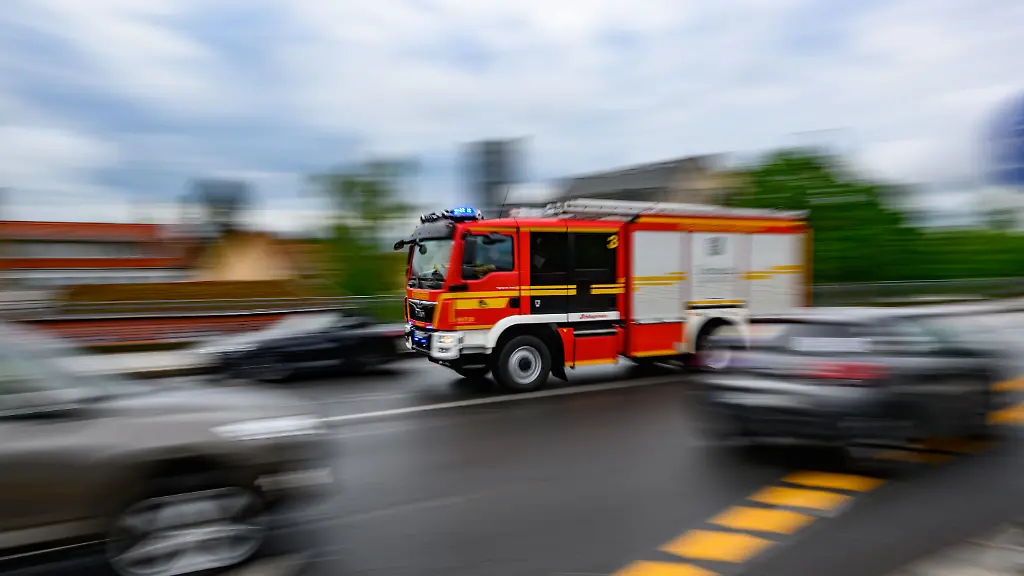 Familie bei Wohnungsbrand in Dresden schwer verletzt