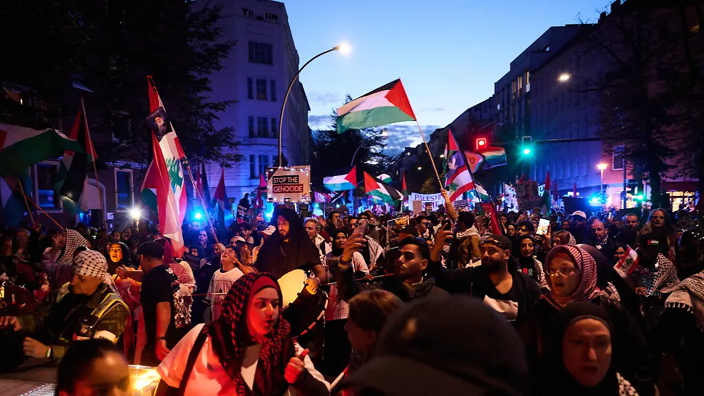 Demonstration in Berlin: Festnahmen wegen Volksverhetzung