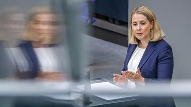 Hubertz verteidigt Wohngeldkürzungen trotz Kritik