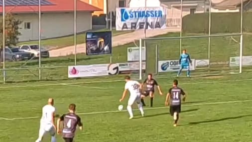 Kreisliga-Spieler Bernd Martl beeindruckt mit Rabona-Tor