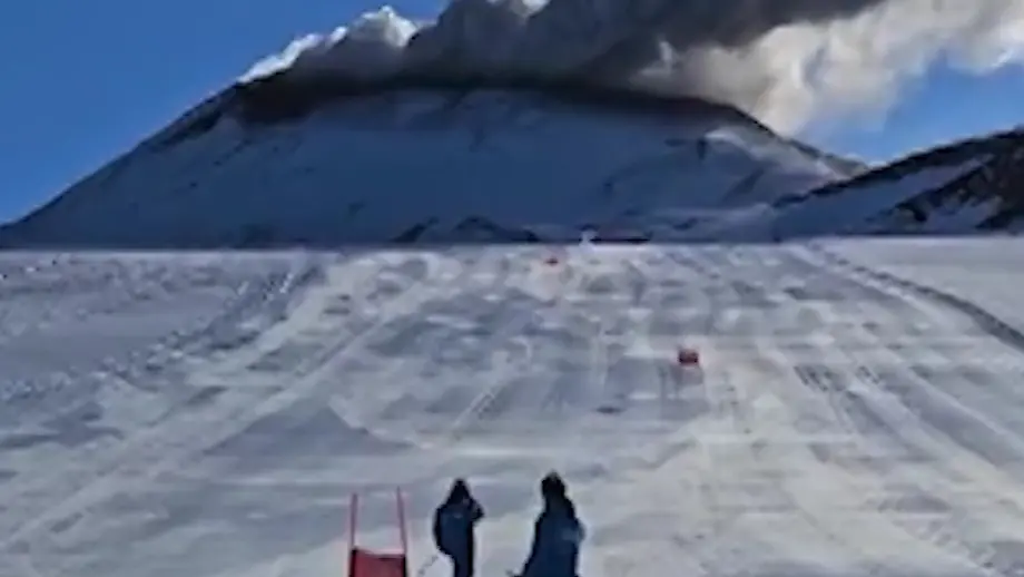 Aktiver Vulkan in der Nähe der italienischen Skipiste: Training geht weiter