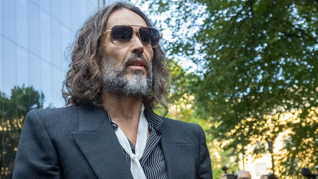 Russell Brand vor Gericht wegen schweren Vorwürfen