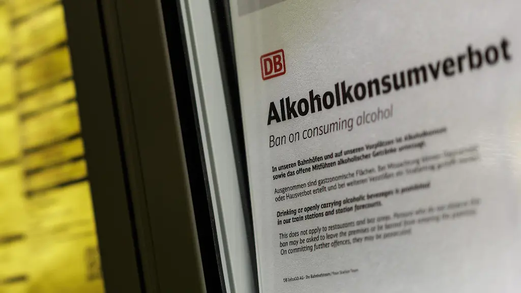 Erste Woche des Alkoholverbots an Bahnhöfen: Bilanz und Maßnahmen