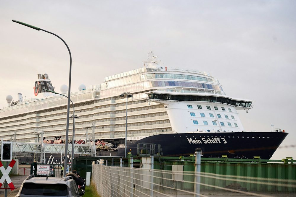 Kollision eines Kreuzfahrtschiffs in Bremerhaven durch Windböe verursacht