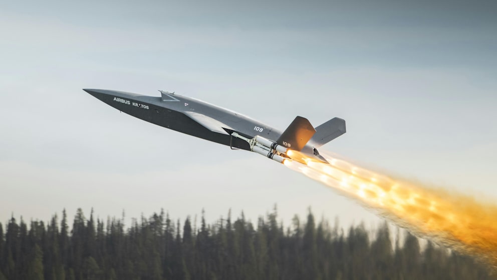 Erster Testflug der unbemannten Kampfdrohne Valkyrie in Europa
