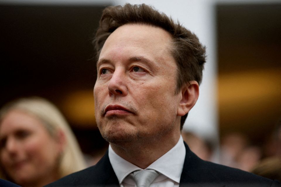 Elon Musk beschuldigt der Einschränkung von Satellitenkommunikation in der Ukraine