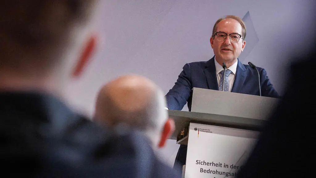 Minister warnt vor Schattenkrieg: Dobrindt sieht Deutschland stärker bedroht