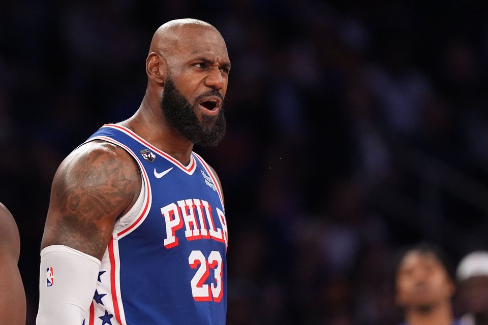LeBron James feiert Debüt mit Philadelphia 76ers