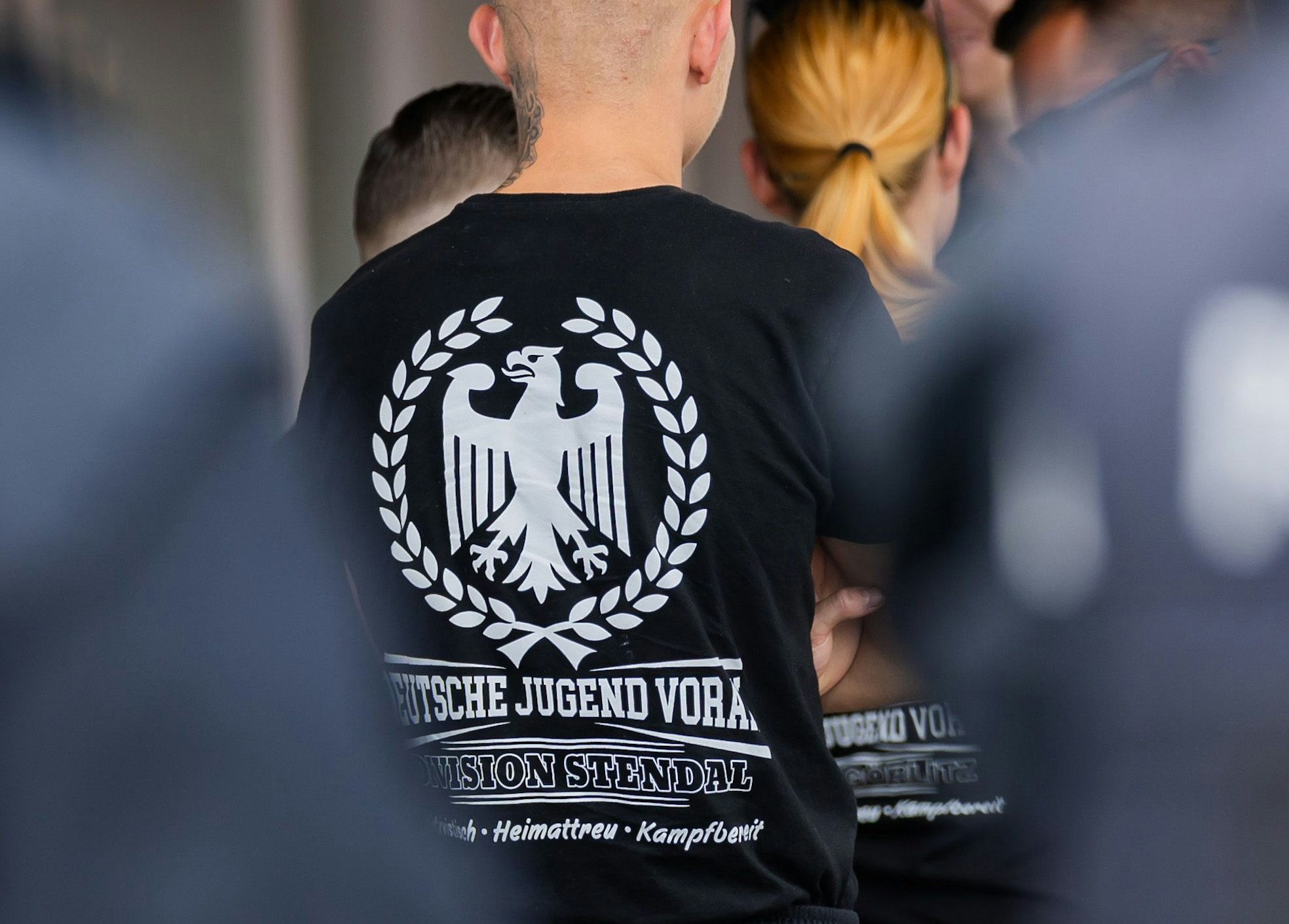 Umgang mit rechtsextremer Radikalisierung im persönlichen Umfeld