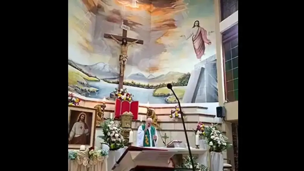 Priester in Ecuador von herabfallendem Kreuz während Messe tödlich getroffen