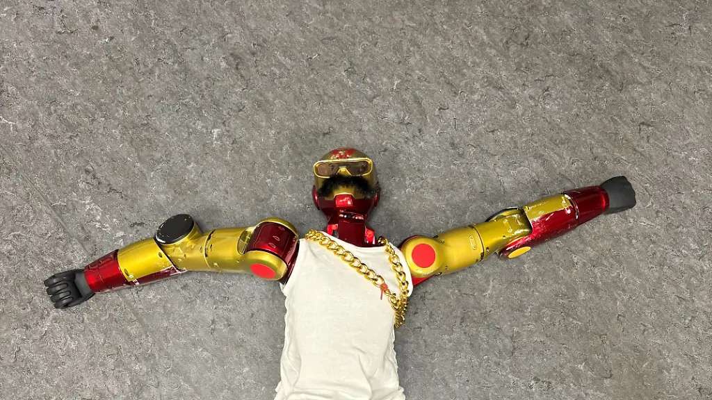 Roboter belästigt Jugendliche in Köln