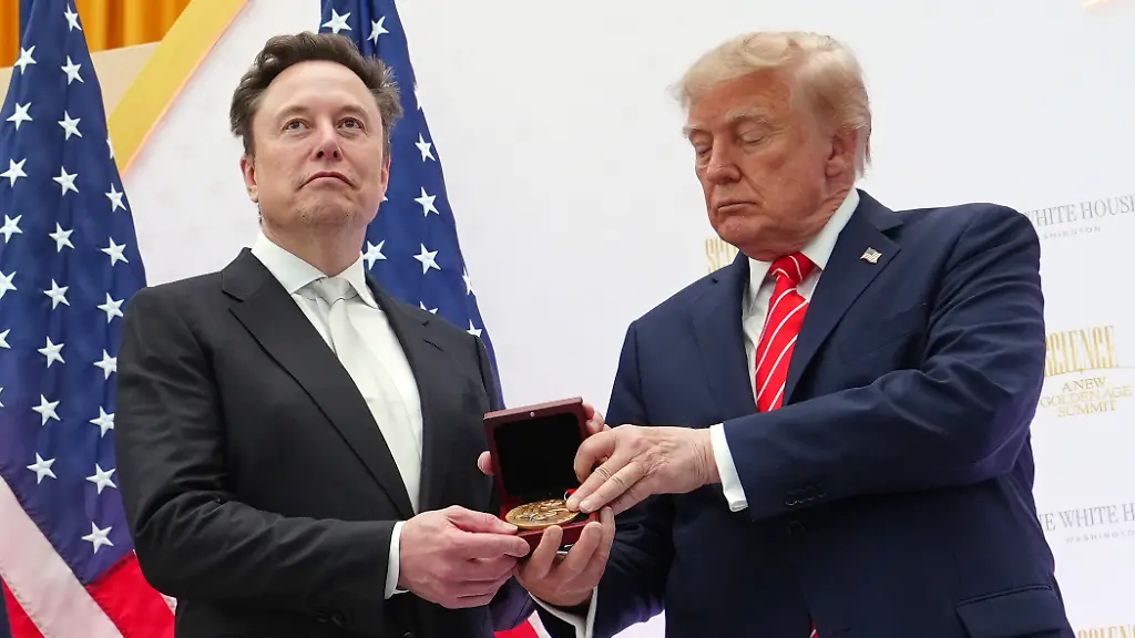 Trump ehrt Elon Musk mit Nationaler Wissenschaftsmedaille