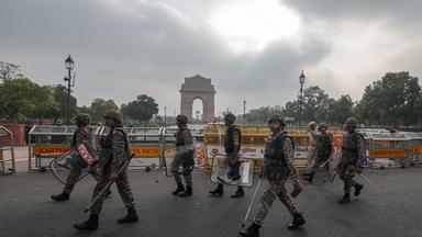 Polizei geht gegen Proteste der ‚Kakerlaken‘-Bewegung in Neu-Delhi vor