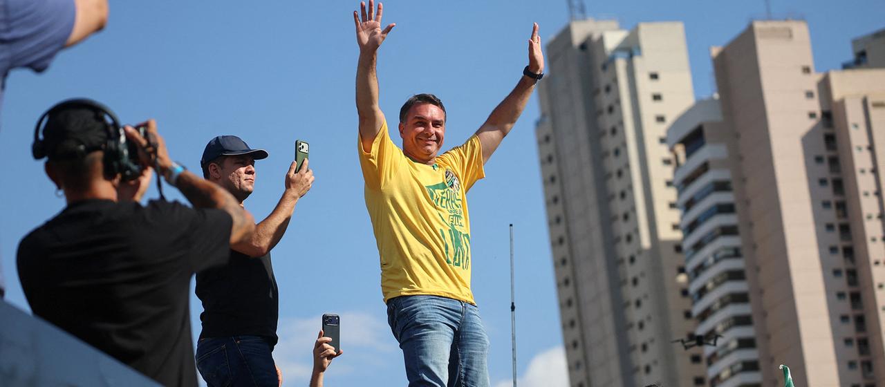 Wahlkampf in Brasilien: Flávio Bolsonaro tritt an