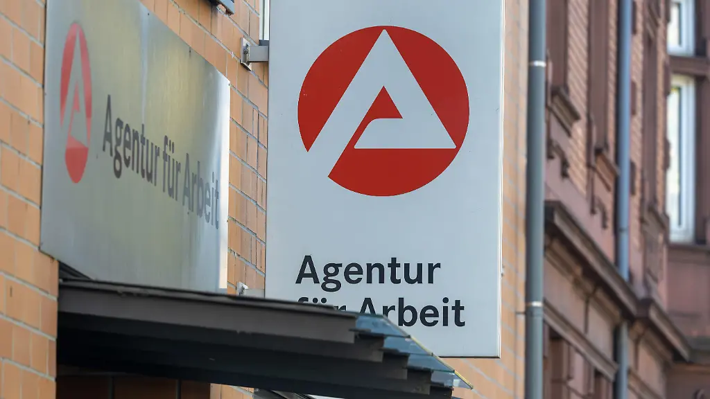 Zahl der Langzeitarbeitslosen in Deutschland steigt