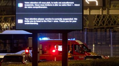 Unfall am Eurotunnel: Bus und Zug in Frankreich kollidiert