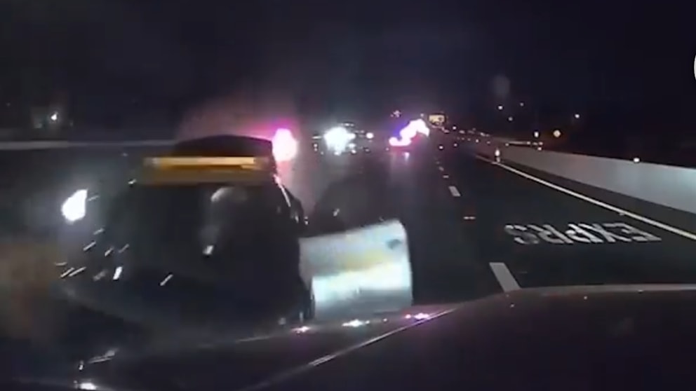 Tesla im Selbstfahr-Modus kollidiert mit Polizeiauto