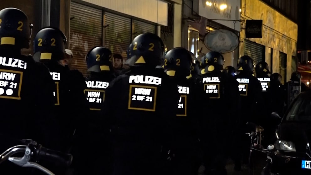 Gewaltnacht vor dem Einheitstag: Angriffe auf Polizisten