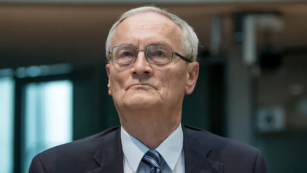 Ex-BND-Chef Hanning wegen Geheimdienstaktivitäten verdächtigt
